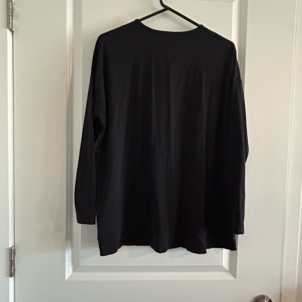 LULULEMON •. Black Long Sleeve Top • - Picture 5 of 6